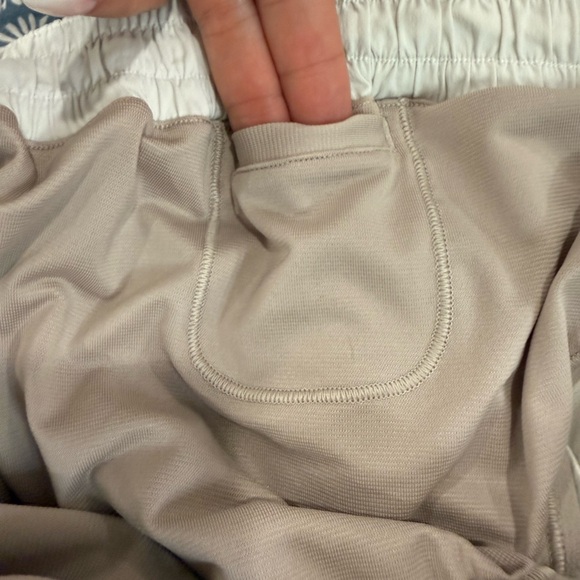 Lululemon Hotty Hot Low-Rise Lined Short 2.5” size 12, Great Condition! - Picture 12 of 14